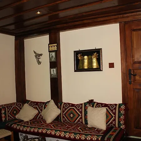 Papazin Konagi Ayvalı