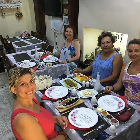 Papazin Konagi Pensjonat Ayvalı