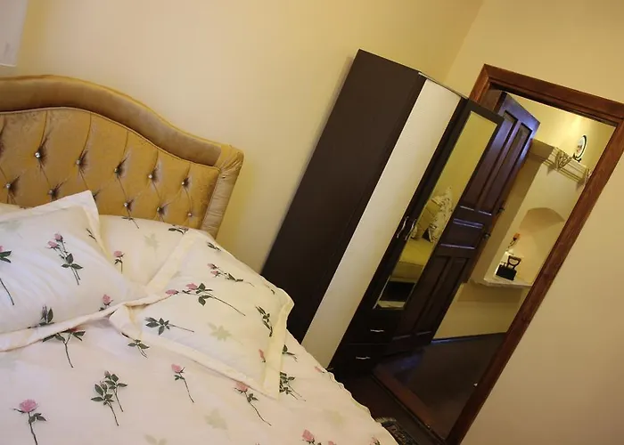 Papazin Konagi Ayvalı