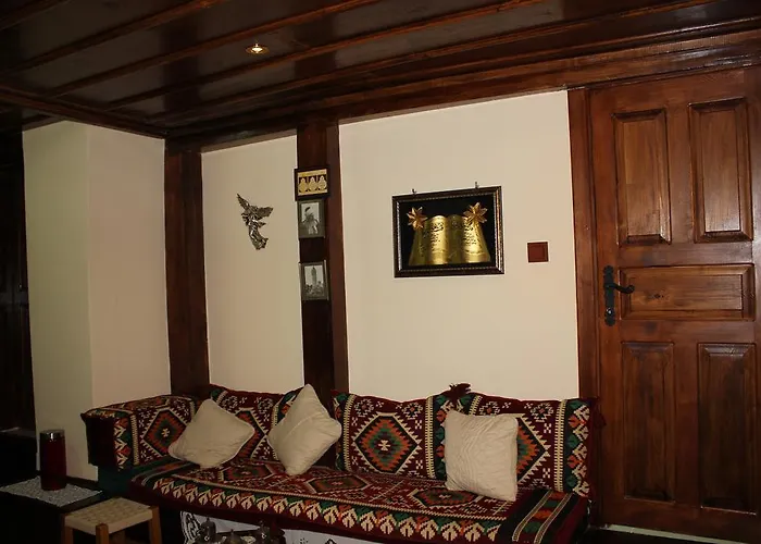 Papazin Konagi Ayvalı