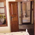 Papazin Konagi Ayvalı