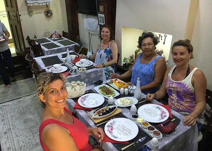 Papazin Konagi Pensión Ayvalı