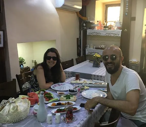 Papazin Konagi Pensión Ayvalı